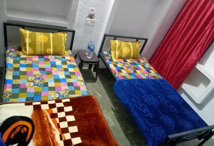 تختخواب در اتاق مشترک, Khajuraho Dreams Homestay