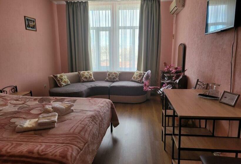 סוויטת ג'וניור, Vodnyi Mir