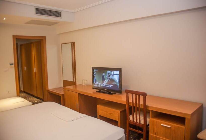 Standard Triple Room Sea View, Agimi