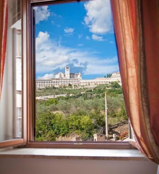 غرفة قياسية ثلاثية, Assisi Garden