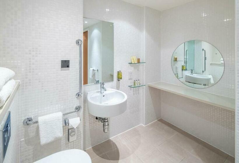 חדר סטנדרט מותאם לאדם עם מוגבלויות, Doubletree By Hilton  Manchester  Piccadilly