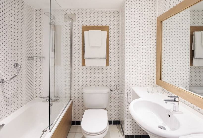 חדר סטנדרט, Holiday Inn London   Gatwick Airport, An Ihg