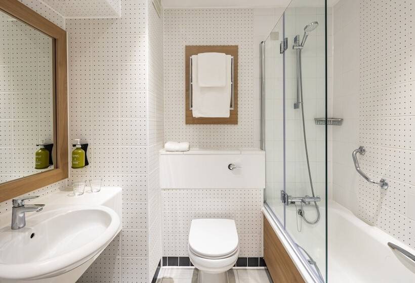 חדר סטנדרט, Holiday Inn London   Gatwick Airport, An Ihg