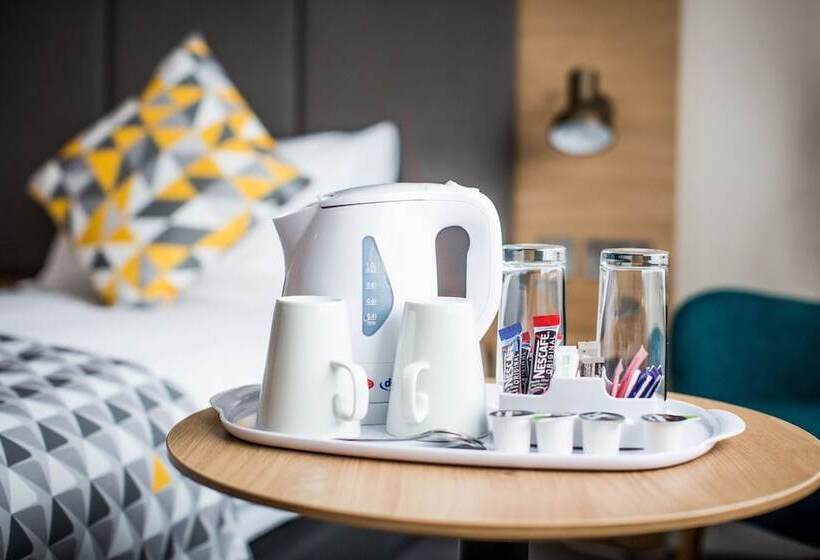 חדר סטנדרט, Holiday Inn London   Gatwick Airport, An Ihg