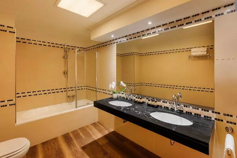 اتاق استاندارد با تخت بزرگ, Holiday Inn London Gatwick Airport, An Ihg