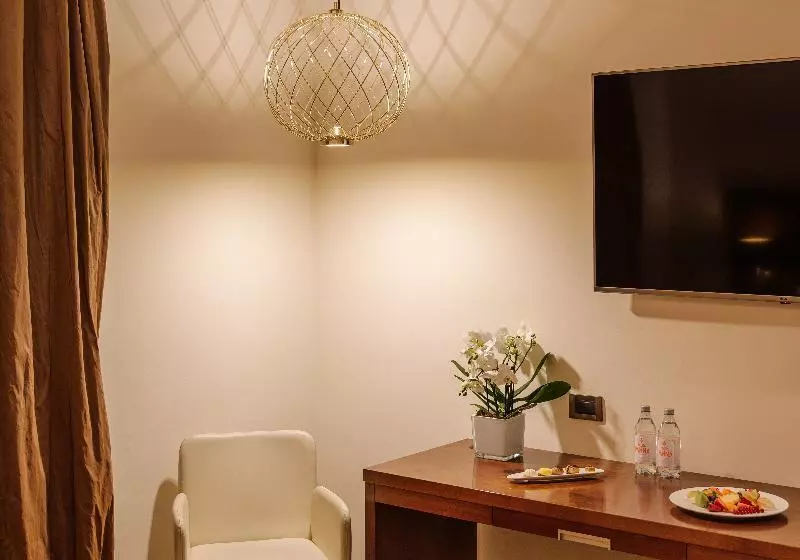 اتاق استاندارد با تخت بزرگ, Holiday Inn London Gatwick Airport, An Ihg