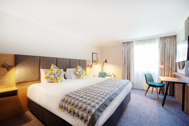 חדר סטנדרט עם מיטת קינג, Holiday Inn London   Gatwick Airport, An Ihg