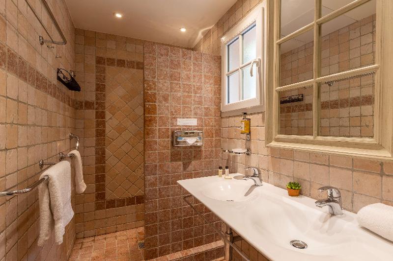 Comfort Room, La Bastide Du Calalou; Bw Signature Collection