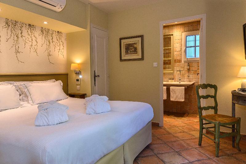 Comfort Room, La Bastide Du Calalou; Bw Signature Collection