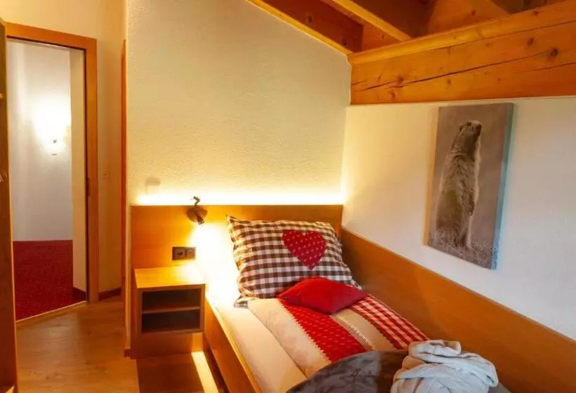 Standard Yhden Hengen Huone, Madrisajoch