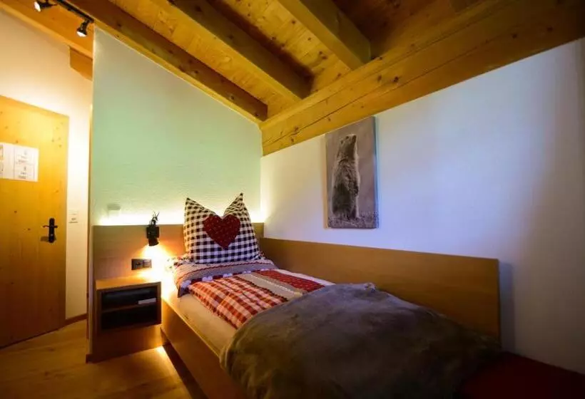 Standard Yhden Hengen Huone, Madrisajoch