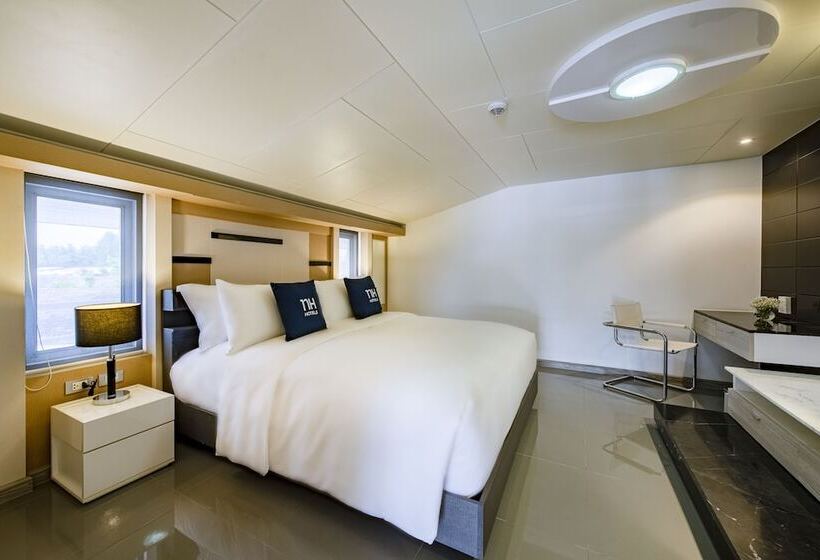 Апартаменты Пентхаус 1 Спальня, NH Boat Lagoon Phuket Resort