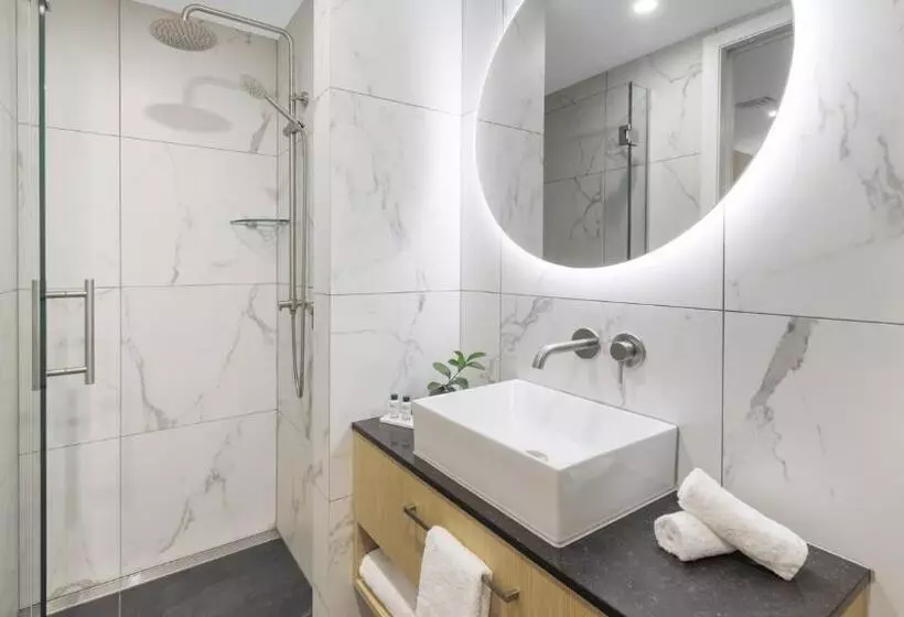2 Bedrooms Apartment Lake View, Oaks Queenstown Shores Resort