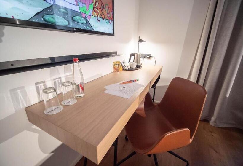 חדר פרמיום, Paxton Paris Mlv