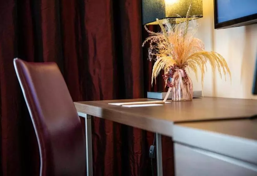Executive-huone, Paxton Paris MLV
