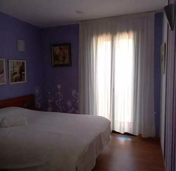 اتاق استاندارد یک نفره, Plaza Inn