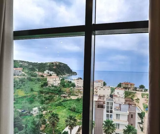 اتاق خانوادگی با چشمانداز دریا, Rapos Resort