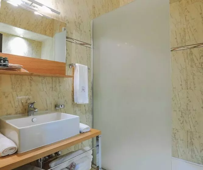 سوییت با چشمانداز دریا, Rapos Resort