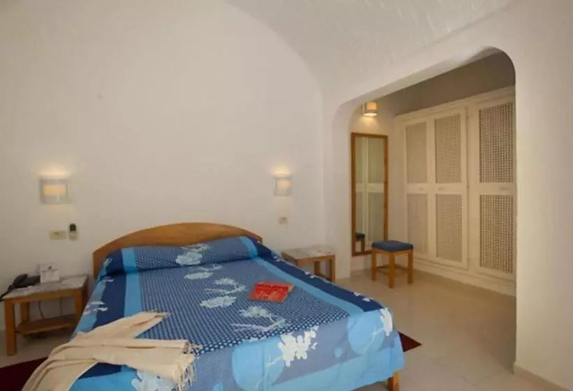 اتاق استاندارد سه نفره, Samira Club   Caters To Couples