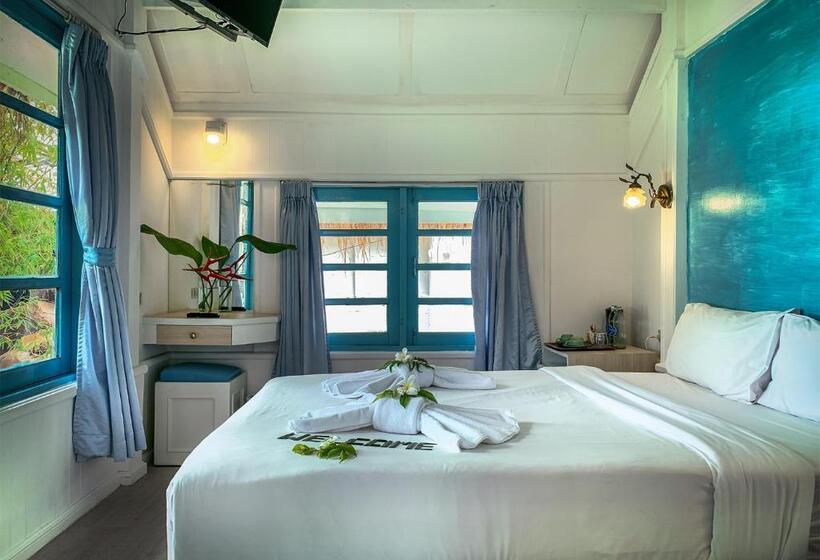 اتاق استاندارد با چشم‌انداز باغ, Sand Sea Beach Resort