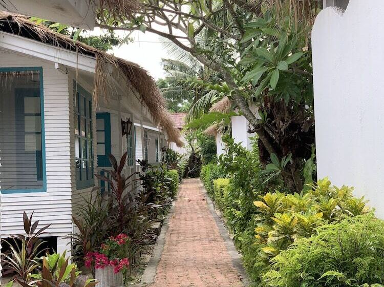 ویلای سوپریور 1 خوابه, Sand Sea Beach Resort