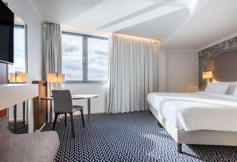 سوئیت جونیور با چشم‌انداز, Radisson Blu Waterfront Hotel, Jersey