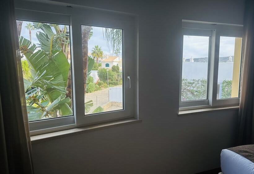 スタンダードスタジオ, Vila Luz