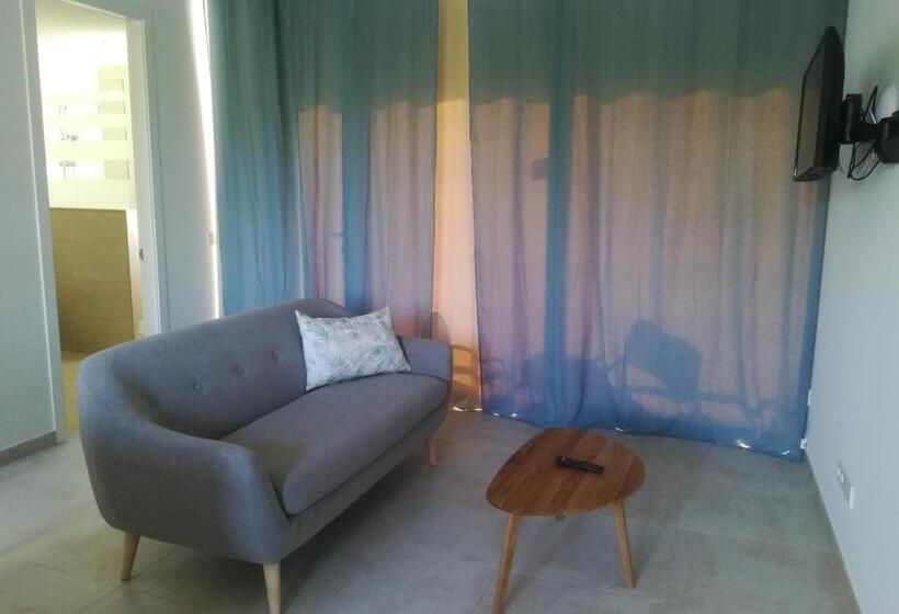 استودیوی لوکس, Apartamentos Villa Primera