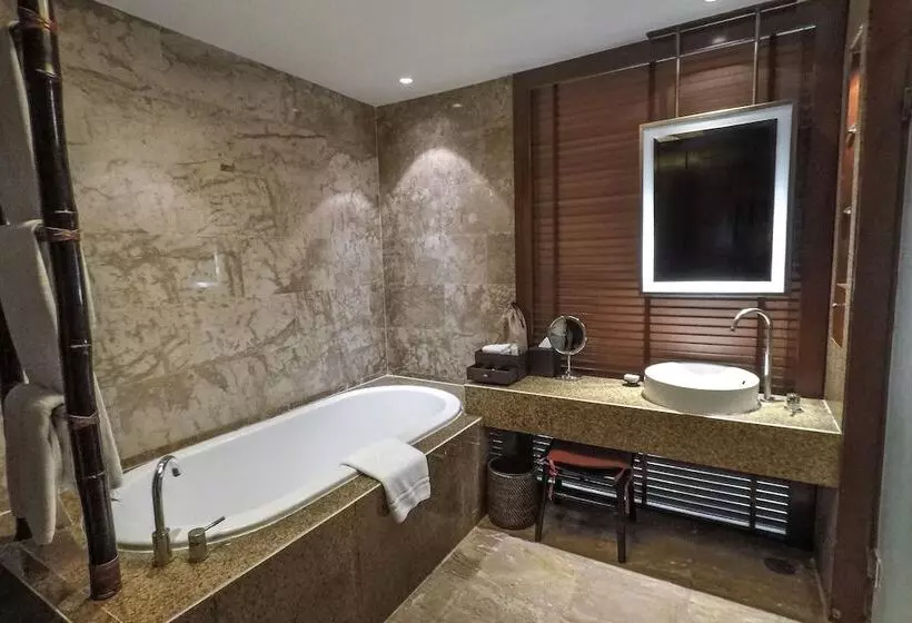 اتاق لوکس با چشم‌انداز باغ, Centara Grand Beach Resort & Villas Krabi