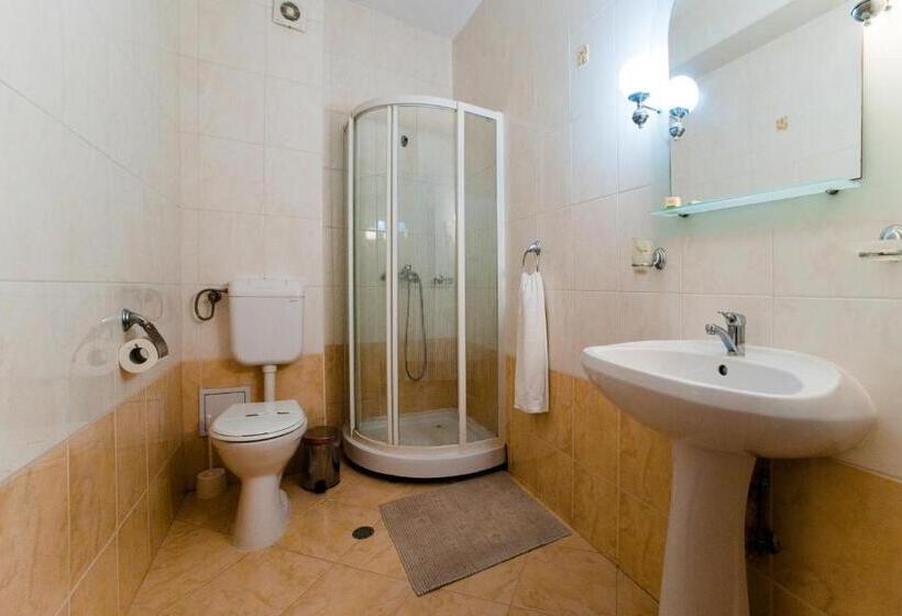 Quarto Estandar, Class