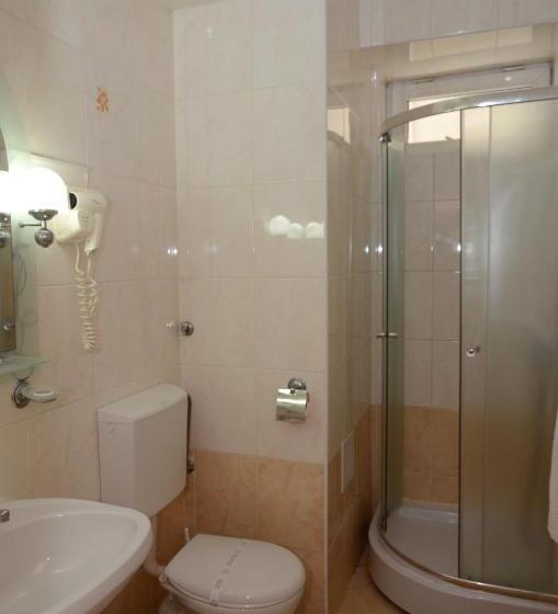 Quarto Estandar, Class