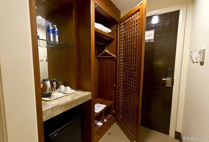 سوییت اجرایی, Crown Regency Hotel And Towers