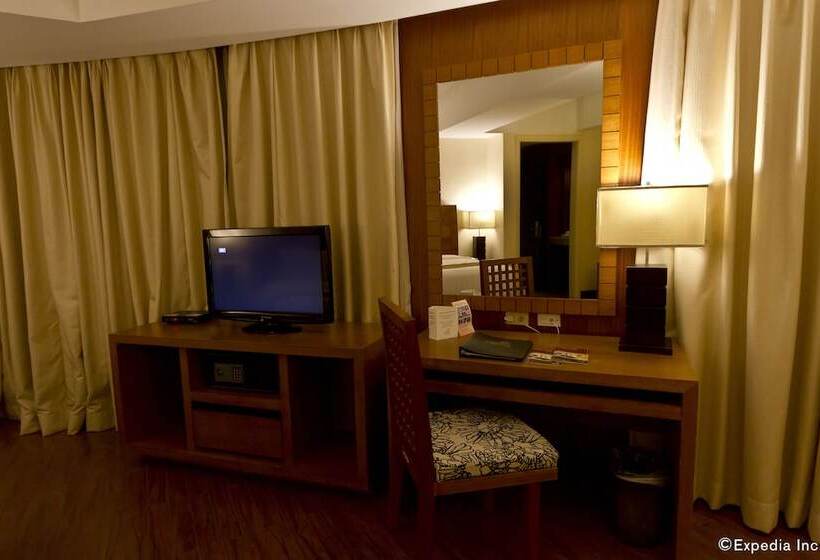 سوییت اجرایی, Crown Regency Hotel And Towers