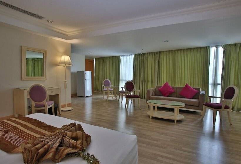 سوییت اجرایی, Crown Regency Hotel And Towers