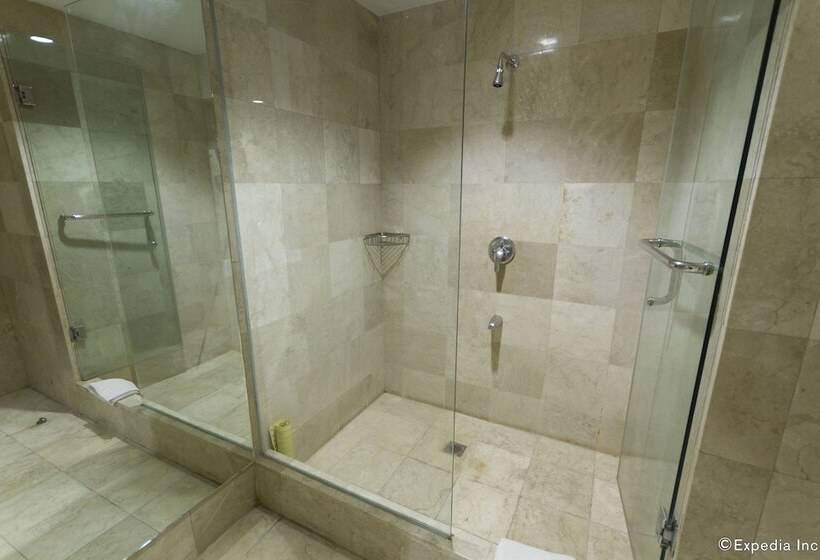 سوئیت دلوکس 2 خوابه, Crown Regency Hotel And Towers