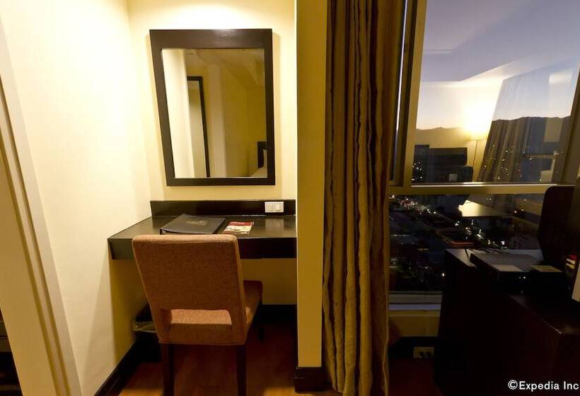 سوئیت دلوکس 2 خوابه, Crown Regency Hotel And Towers