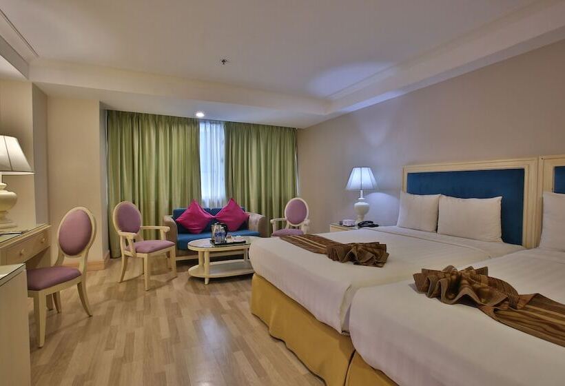 Студия Deluxe, Crown Regency Hotel And Towers