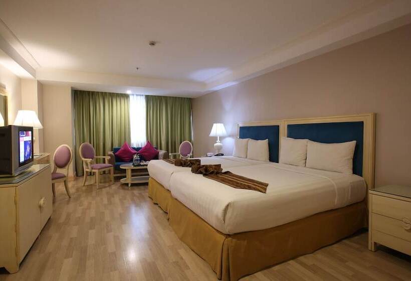 استودیوی لوکس, Crown Regency Hotel And Towers