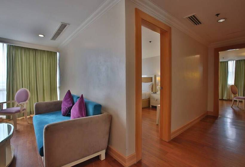 سوئیت دلوکس 2 خوابه, Crown Regency Hotel And Towers