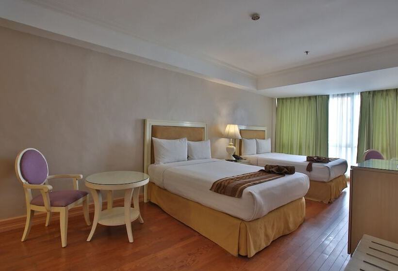 سوئیت دلوکس 2 خوابه, Crown Regency Hotel And Towers