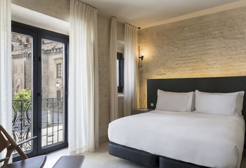 سوئیت جونیور با چشمانداز, Eme Catedral Mercer