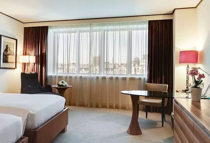 اتاق استاندارد با چشم‌انداز, Hyatt Regency Kyiv