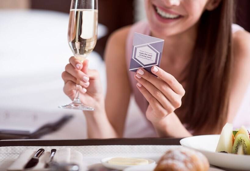 اتاق استاندارد با چشمانداز, Hyatt Regency Kyiv