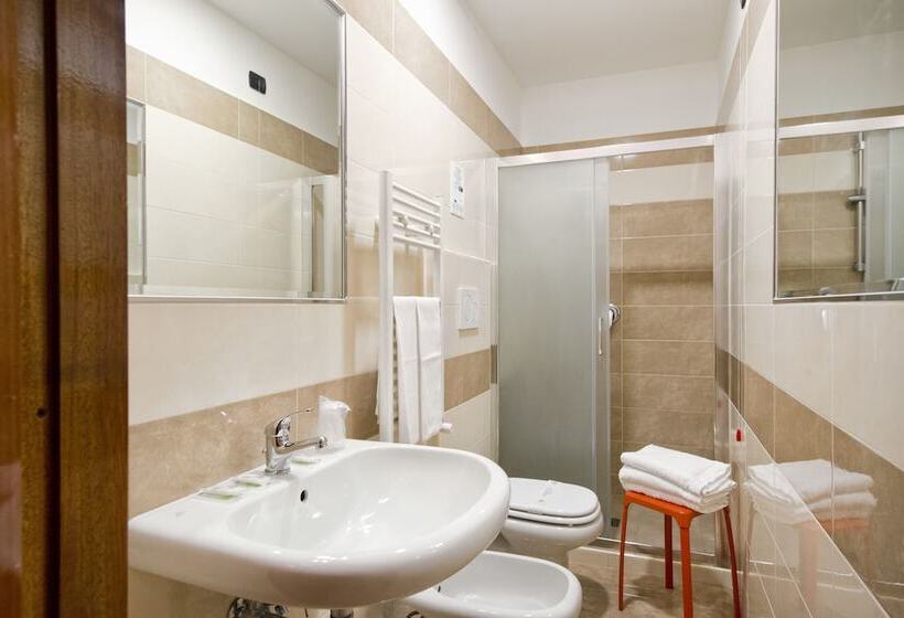 اتاق استاندارد چهار تخته, Marco Polo Rome