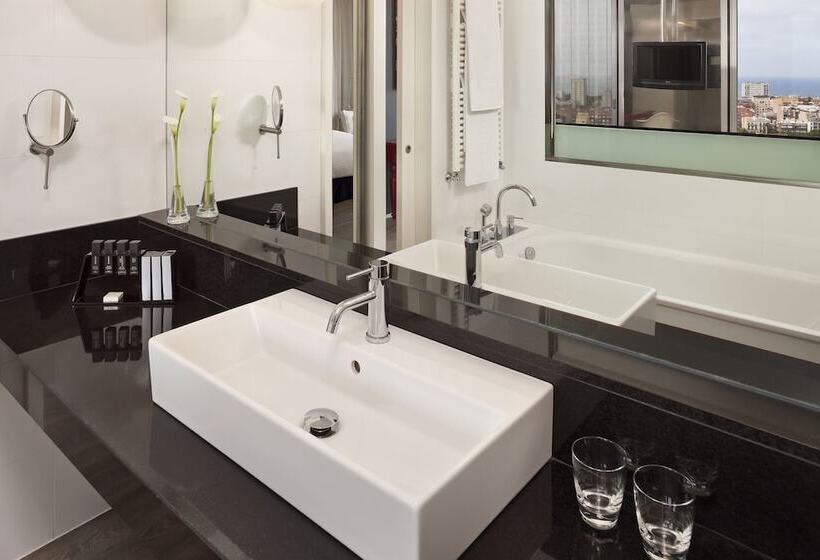 Habitación Premium Vista al Mar., Melia Barcelona Sky 4 Sup