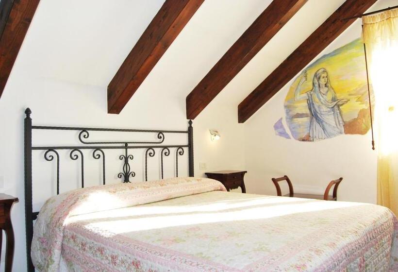 חדר סטנדרט לשלושה, Nido Degli Dei