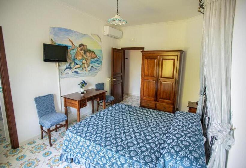 חדר סטנדרט לשלושה, Nido Degli Dei