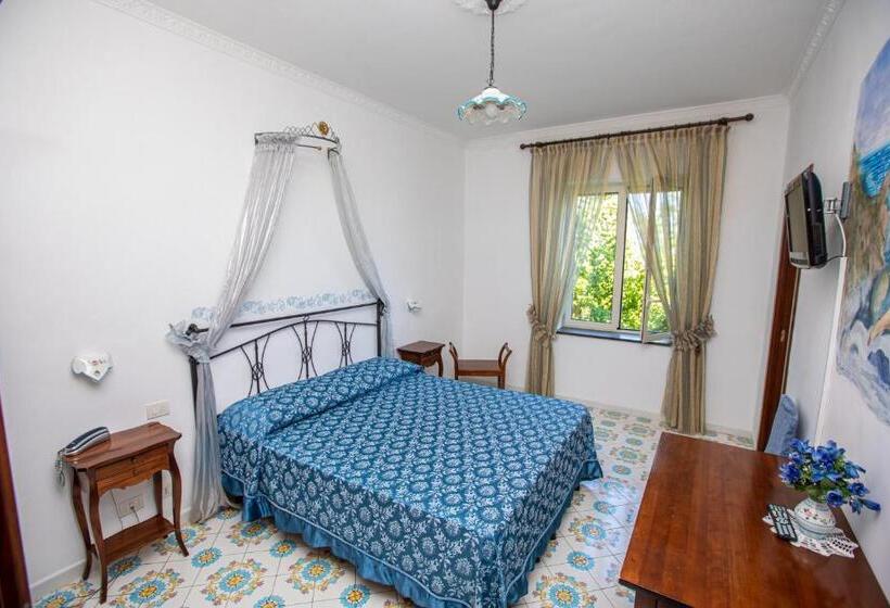 חדר סטנדרט לשלושה, Nido Degli Dei