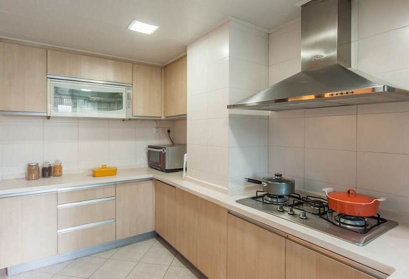 Апартаменты Deluxe 3 Спальни, Springdale Serviced Residence