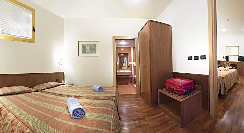 اتاق استاندارد چهار تخته, Tivoli